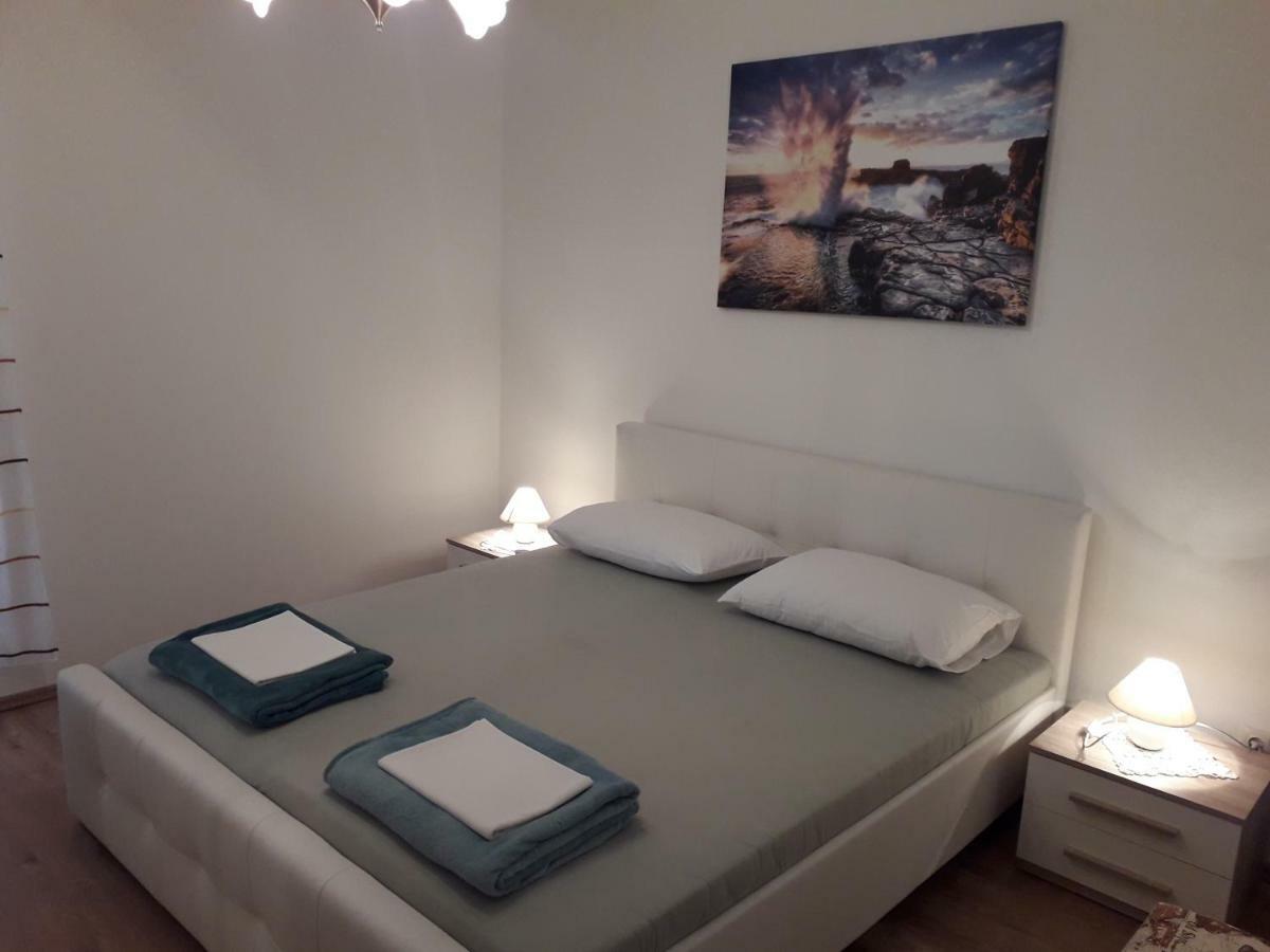 Apartman Helena Сен Екстериор снимка